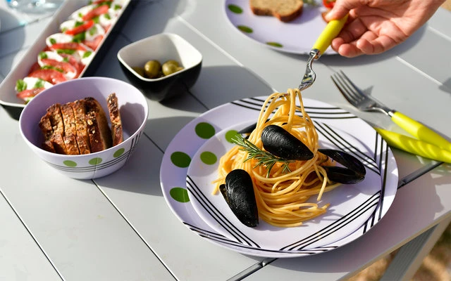 Berger Dots Melamin Geschirr-Set 16-tlg. Grün 4 Berger Dots Melamin Geschirr-Set 16-tlg. Grün – Bild 2